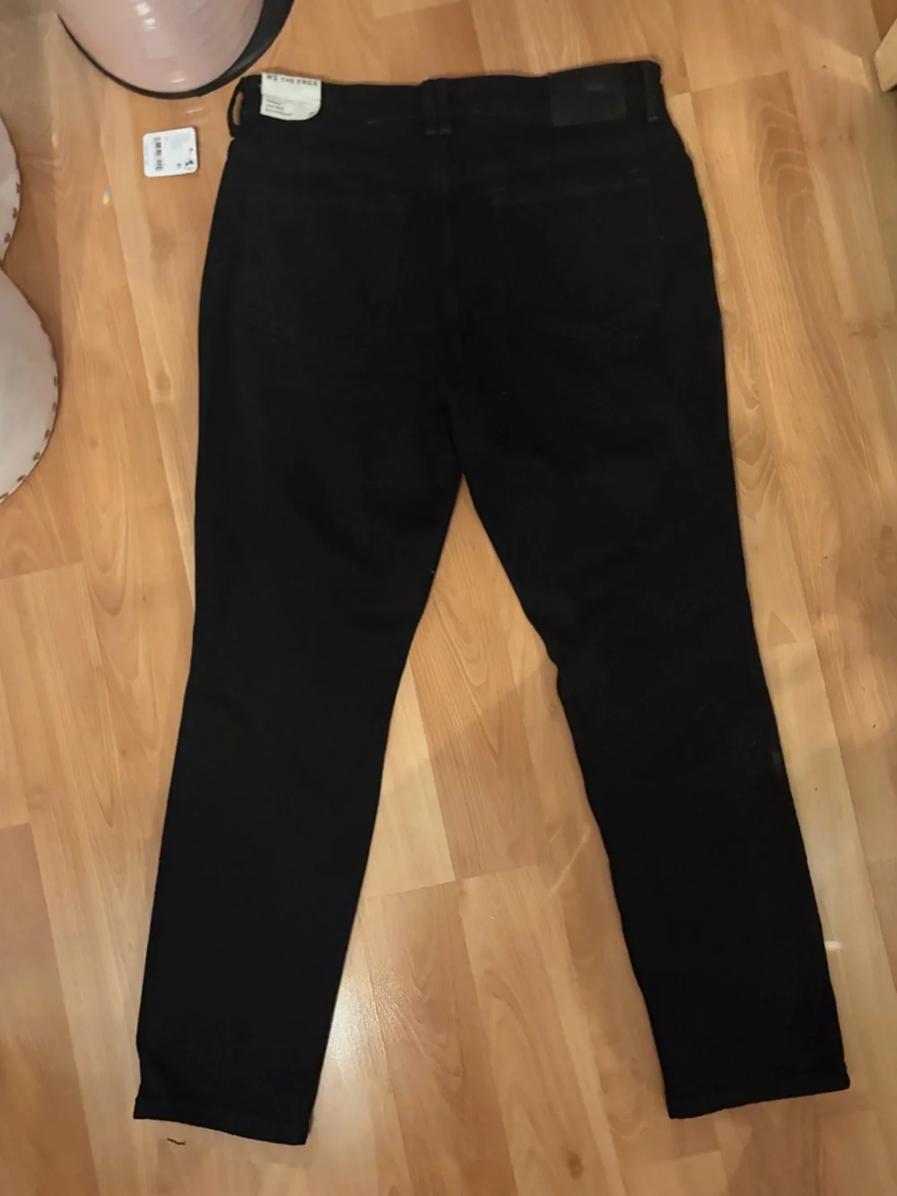 NWT We The Free Oracle Low-Rise Slim Straight Jeans in Jet Black Size 31